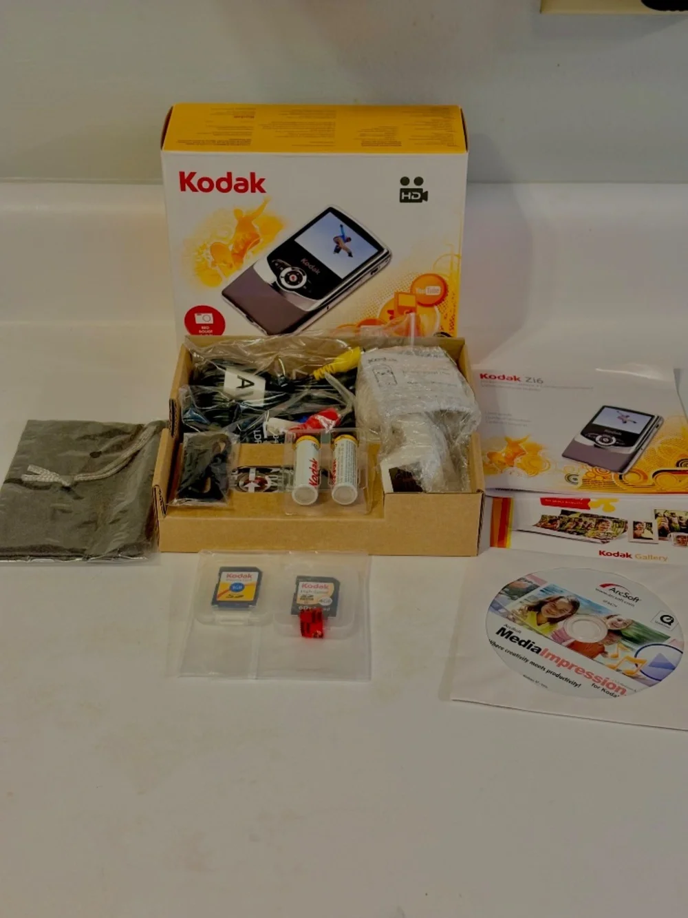 Kodak Zi6 Pocket Video Camcorder Camera HD Retro Tech Red - New, Open Box